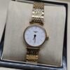 Longines — esfera blanca pequeña, caja dorada y brazalete dorado