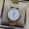Longines — esfera blanca con números romanos, caja dorada y brazalete dorado