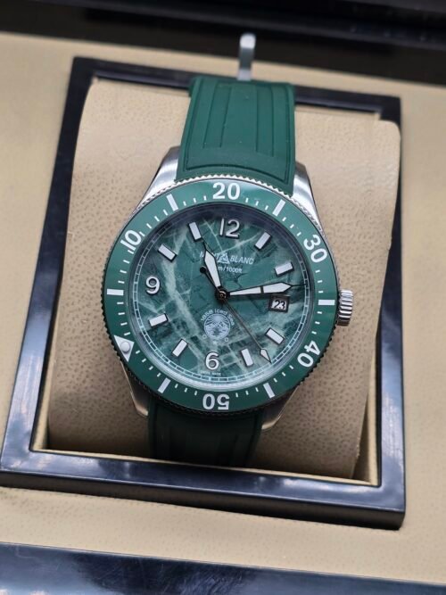 Montblanc — esfera verde texturizada, bisel verde y correa de caucho verde