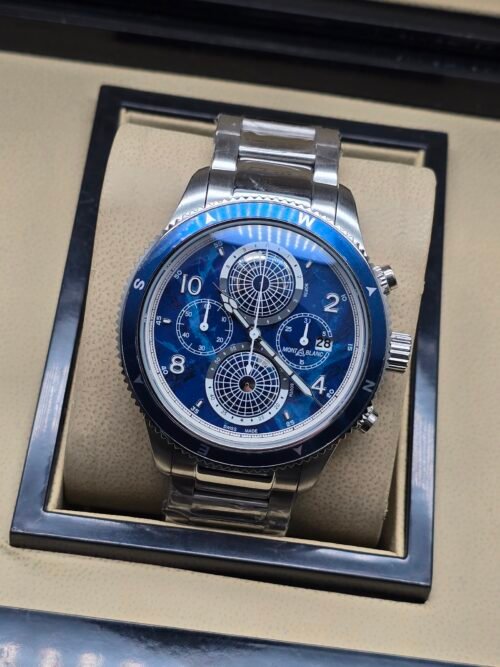 Montblanc — cronógrafo con esfera azul texturizada, bisel azul y brazalete de acero