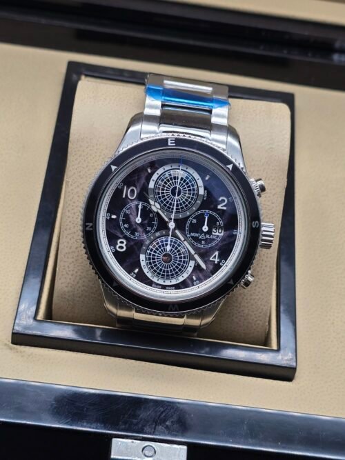 Montblanc — cronógrafo con esfera negra texturizada y brazalete de acero