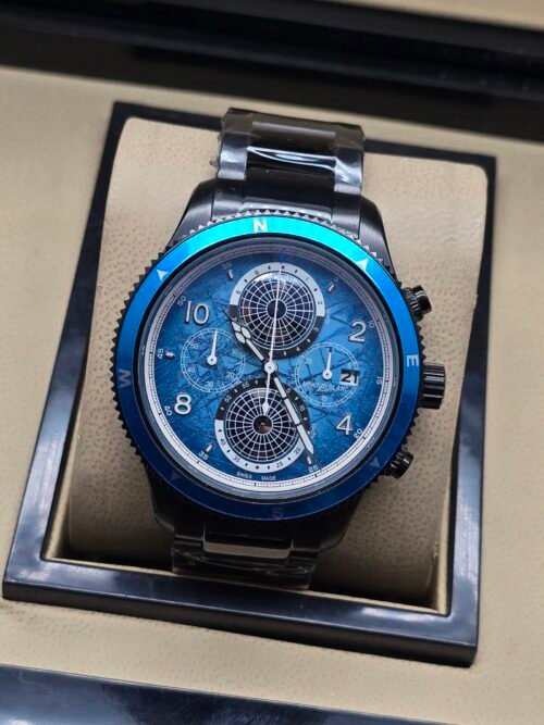 Montblanc — cronógrafo con esfera azul celeste texturizada, caja negra y brazalete negro