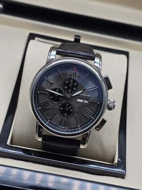 Montblanc — cronógrafo con esfera gris oscura y números romanos, correa de cuero negra