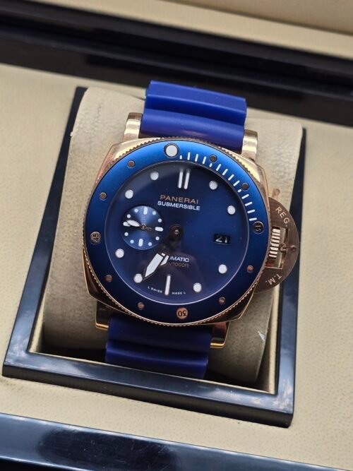 Panerai — esfera azul, bisel azul, caja de bronce y correa de caucho azul