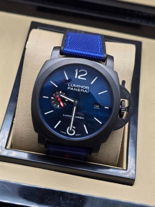 Panerai — esfera azul, caja negra y correa de tela azul