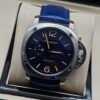 Panerai — esfera azul con números naranjas, caja de acero y correa azul