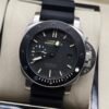 Panerai — esfera negra, bisel negro y correa de caucho negra