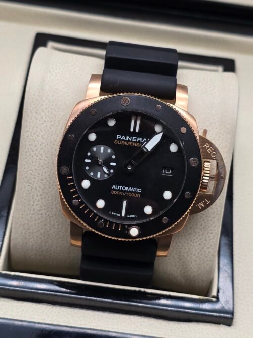 Panerai — esfera negra, caja oro rosa y correa de caucho negra