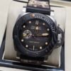 Panerai — caja de carbono, esfera negra con detalles naranjas y correa camuflada