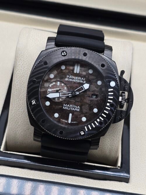 Panerai — caja de carbono, esfera camuflada marrón y correa de caucho negra