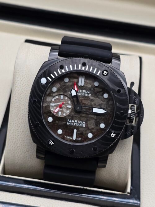 Panerai — caja de carbono, esfera camuflada gris y correa de caucho negra