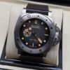 Panerai — esfera negra con detalles beige, caja de acero y correa de cuero negra