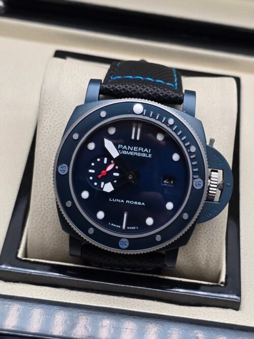 Panerai — esfera azul, caja azul y correa de tela negra