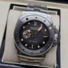 Panerai — esfera negra con detalles beige y brazalete de acero