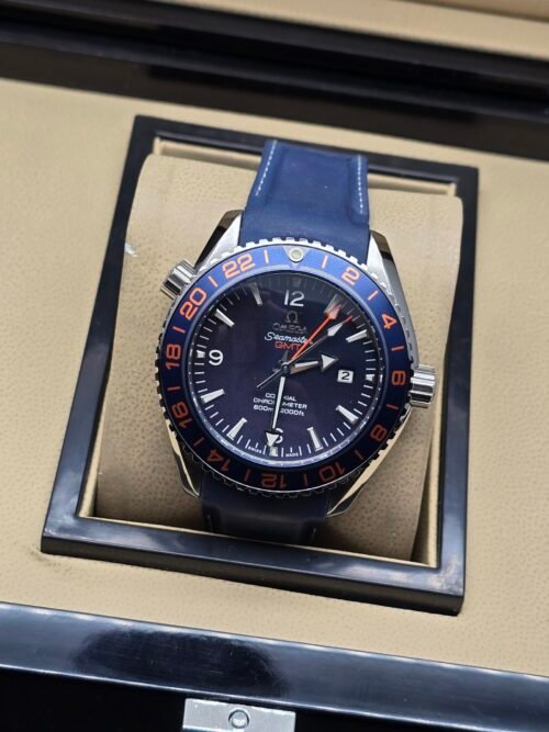 Omega — esfera azul, bisel azul y naranja y correa de caucho azul