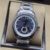 Omega — esfera azul oscura texturizada con segundero pequeño y brazalete de acero