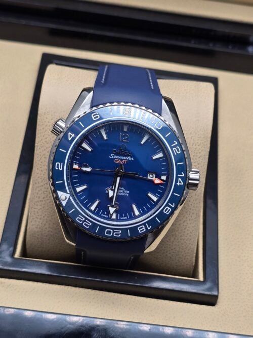 Omega — esfera azul, bisel azul y correa de caucho azul