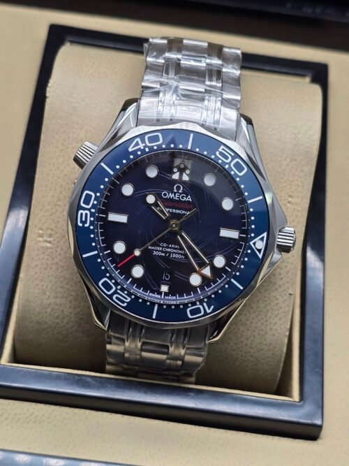Omega — esfera azul, bisel azul y brazalete de acero