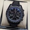 Omega — cronógrafo todo negro con correa negra