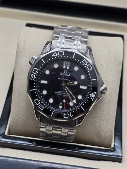 Omega — esfera negra, bisel negro y brazalete de acero