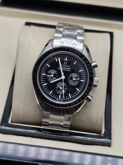 Omega — cronógrafo clásico con esfera negra y brazalete de acero