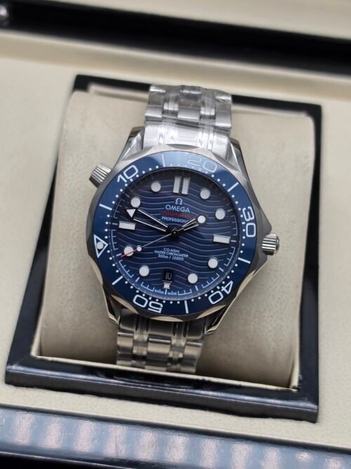 Omega — esfera azul ondulada, bisel azul y brazalete de acero