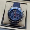 Omega — cronógrafo con esfera azul, bisel azul y correa de caucho azul