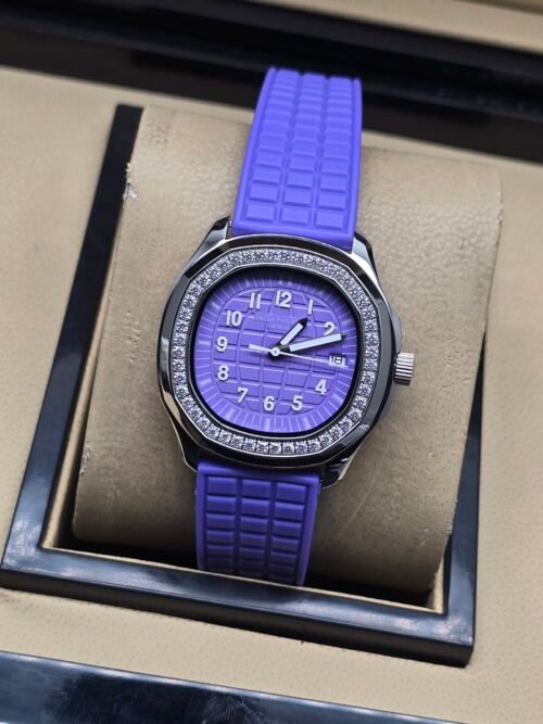 Patek Philippe — esfera morada, bisel de brillantes y correa de caucho morada