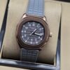 Patek Philippe — esfera gris, caja oro rosa y correa de caucho gris
