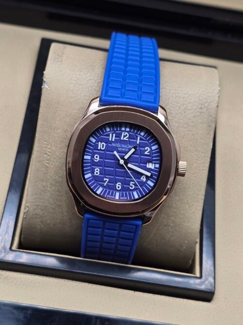 Patek Philippe — esfera azul, caja oro rosa y correa de caucho azul