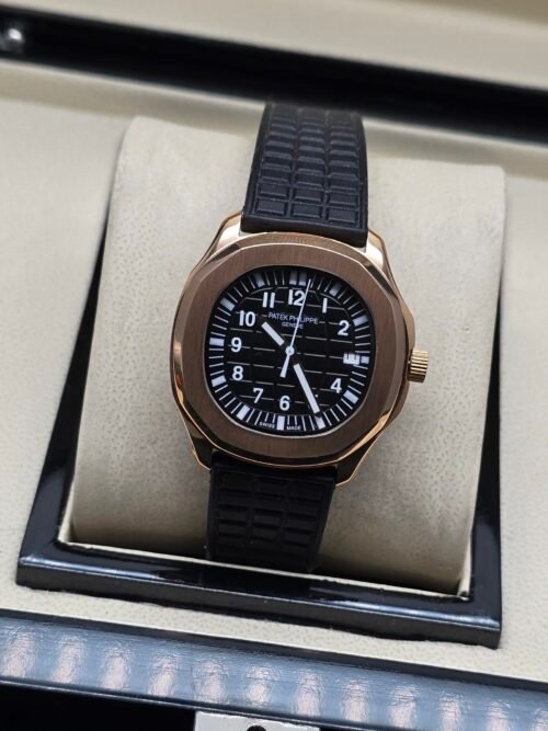 Patek Philippe — esfera negra, caja oro rosa y correa de caucho negra