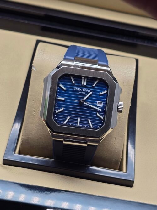 Patek Philippe — caja octagonal, esfera azul y correa de caucho azul