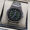 Patek Philippe — esfera verde con fases lunares y brazalete de acero