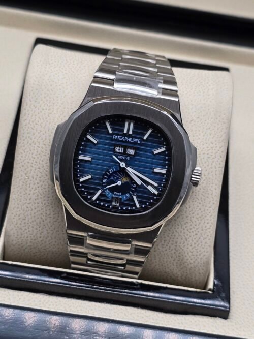 Patek Philippe — esfera azul con fases lunares y brazalete de acero