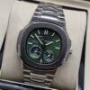 Patek Philippe — esfera verde con calendario y fases lunares, brazalete de acero