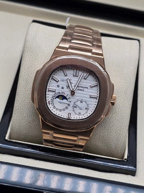 Patek Philippe — caja oro rosa, esfera blanca con calendario y fases lunares, brazalete oro rosa
