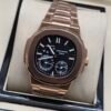 Patek Philippe — caja oro rosa, esfera negra con calendario y brazalete oro rosa
