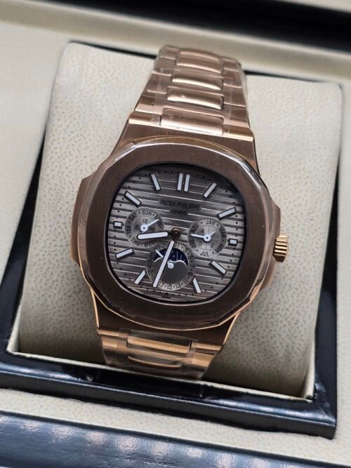 Patek Philippe — caja oro rosa, esfera gris con calendario y fases lunares, brazalete oro rosa