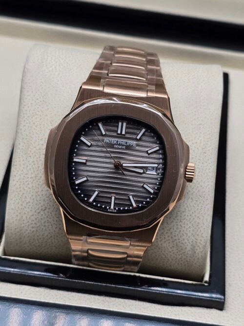 Patek Philippe — caja oro rosa, esfera gris con relieve horizontal y brazalete oro rosa