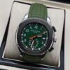 Patek Philippe — cronógrafo con esfera verde y detalles naranjas, correa de caucho verde