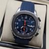 Patek Philippe — cronógrafo con esfera azul y detalles naranjas, correa de caucho azul