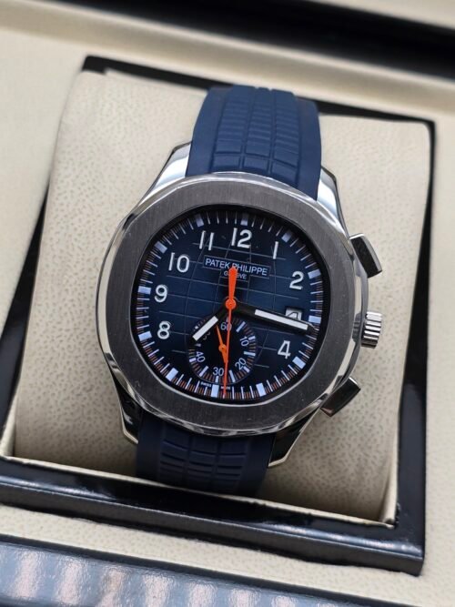 Patek Philippe — cronógrafo con esfera azul y detalles naranjas, correa de caucho azul