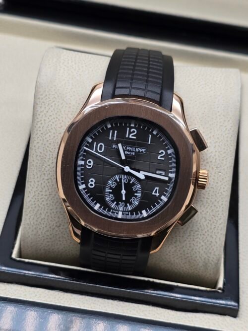 Patek Philippe — cronógrafo con esfera negra, caja oro rosa y correa de caucho negra