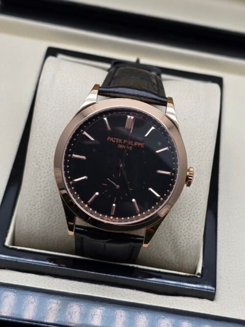 Patek Philippe — caja oro rosa, esfera negra y correa de cuero negra