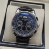 Patek Philippe — cronógrafo con esfera negra y fases lunares, caja de acero y correa de cuero negra