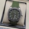 Patek Philippe — esfera verde con números grandes y correa de caucho verde