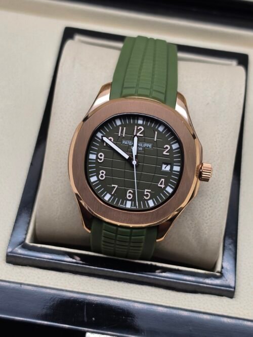 Patek Philippe — caja oro rosa, esfera verde con números grandes y correa de caucho verde