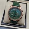 Patek Philippe — cronógrafo con esfera verde y fases lunares, caja oro rosa y correa de cuero verde