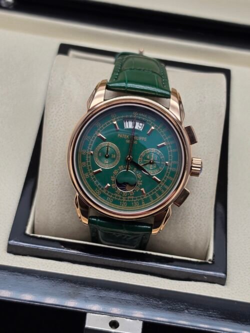 Patek Philippe — cronógrafo con esfera verde y fases lunares, caja oro rosa y correa de cuero verde
