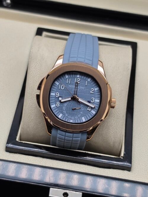 Patek Philippe — caja oro rosa, esfera azul grisácea y correa de caucho azul grisácea